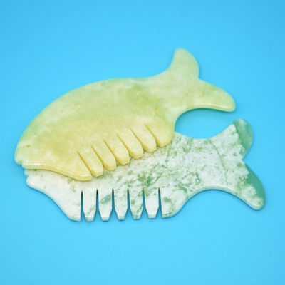 2024 Forme de poisson Xiuyan Jade Gua Sha Scalpe Massage Peigne à la tête Guasha Massageur pour équipement de massage à la tête jaune
