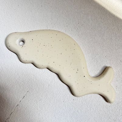 Masseuse en céramique en forme de poisson efficace Outil de grattage de gua sha pour masseur facial