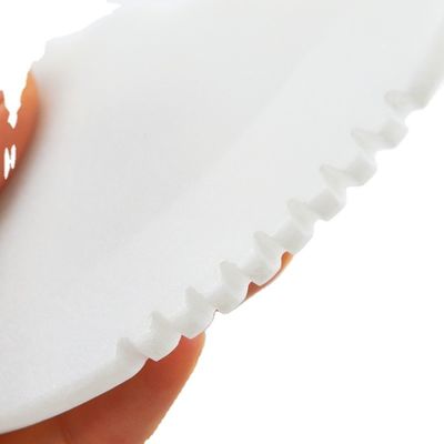 Logo personnalisé Disponibled Massageur facial en pierre Gua Sha de jade blanc pour le traitement anti-âge