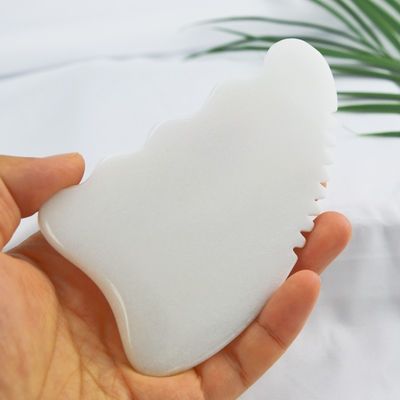 Logo personnalisé Disponibled Massageur facial en pierre Gua Sha de jade blanc pour le traitement anti-âge