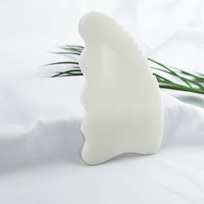 Logo personnalisé Disponibled Massageur facial en pierre Gua Sha de jade blanc pour le traitement anti-âge