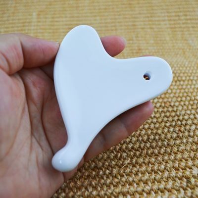 Plaque en céramique Gua Sha pour détendre les muscles sur tout le corps style soins médicaux personnels