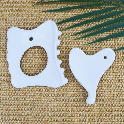 Plaque en céramique Gua Sha pour détendre les muscles sur tout le corps style soins médicaux personnels
