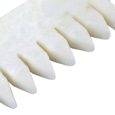 2024 Tendance Jade naturel Xiuyan Jade Gua Sha Peigne pour la tête Spa Massage du cuir chevelu fonctionnement Massage musculaire
