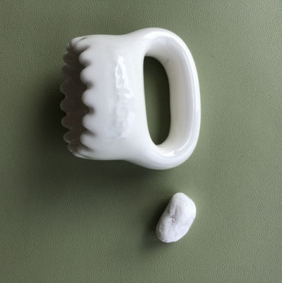 Brosse de massage du cuir chevelu pour la tête chinoise en céramique blanche Massageur de tête et équipement de massage du corps Outil de relaxation des soins de santé 2024