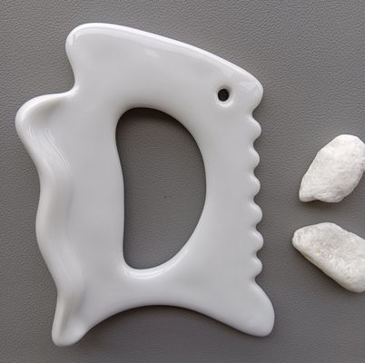 Plaque de grattage d'outil facial en céramique Gua Sha pour le design populaire Massageur à corps en argile blanche