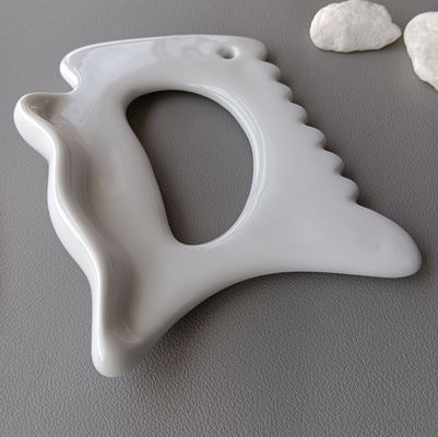 Plaque de grattage d'outil facial en céramique Gua Sha pour le design populaire Massageur à corps en argile blanche