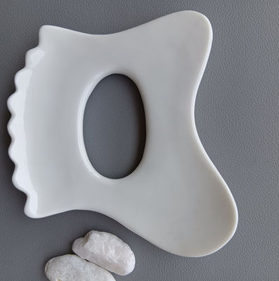 Logo personnalisé Disponibled Mini Ceramique Gua Sha Outil de massage Massage corporel pour le cou Visage et soins de la peau Spa lifting du visage
