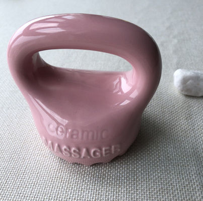 Équipement de massage corporel ménager en céramique Couleur rose Gua Sha Outil de massage du cuir chevelu avec poignée et spa Massageur de beauté relaxant