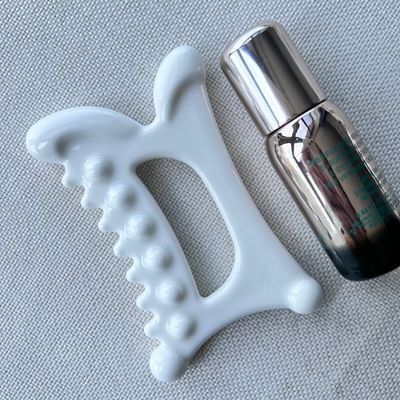 Découvrez les bienfaits du drainage lymphatique avec notre outil de massage en céramique Gua Sha