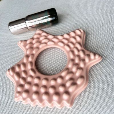 Massageur facial Spa en forme d' étoile rose grande taille tablette de massage en céramique Gua Sha avec logo personnalisé disponible