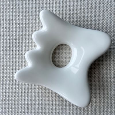 Équipement de massage corporel Mini Ceramic Gua Sha Massage Tablet pour le drainage lymphatique et le soin de la peau du visage