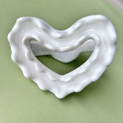 Masseur facial 2024 en forme de cœur en céramique chinoise Gua Sha Scraping Massage Tool pour la relaxation du corps et le dragage méridien