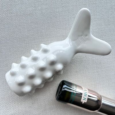 Équipement de massage corporel Masseur en céramique en forme de poisson pour le drainage lymphatique et le traitement de beauté