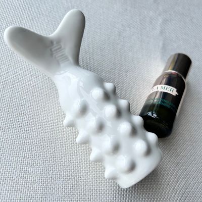Équipement de massage corporel Masseur en céramique en forme de poisson pour le drainage lymphatique et le traitement de beauté