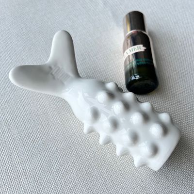 Équipement de massage corporel Masseur en céramique en forme de poisson pour le drainage lymphatique et le traitement de beauté