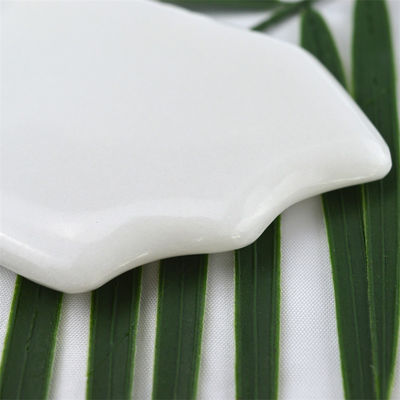 Propriétés de l'équipement de massage corporel naturel de jade blanc de pierre blanche Gua Sha outil de grattage pour le massage de soins de santé du corps