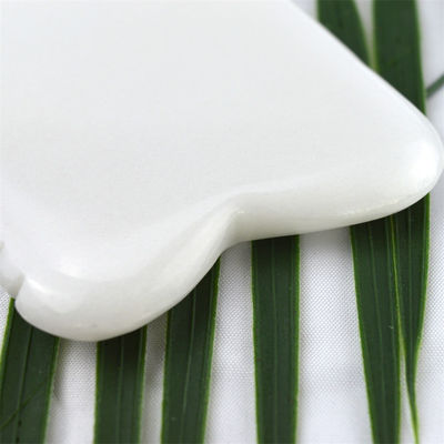 Propriétés de l'équipement de massage corporel naturel de jade blanc de pierre blanche Gua Sha outil de grattage pour le massage de soins de santé du corps
