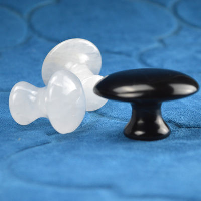 Pierre en forme de champignon pour les massages faciaux et corporels
