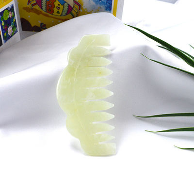 Le peigne de massage Xiuyan Jade mesure 9,2cm*4,6cm Taille Vert clair Favorise la circulation sanguine et améliore le sommeil