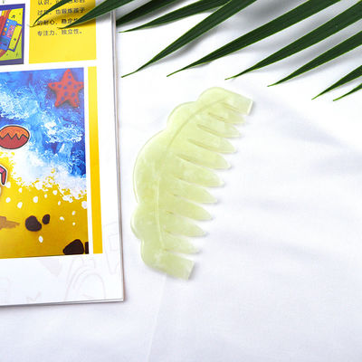 Le peigne de massage Xiuyan Jade mesure 9,2cm*4,6cm Taille Vert clair Favorise la circulation sanguine et améliore le sommeil