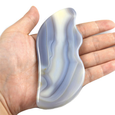 La planche à gratter Agate Gua Sha est l'outil de massage essentiel pour les soins personnels en 2023