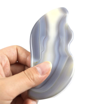 La planche à gratter Agate Gua Sha est l'outil de massage essentiel pour les soins personnels en 2023