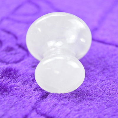 Quartz clair Gua Sha pour l'amincissement du visage et le décapage Massage de tout le corps Couverture 41 * 35 mm Forme de pierre de champignon naturel