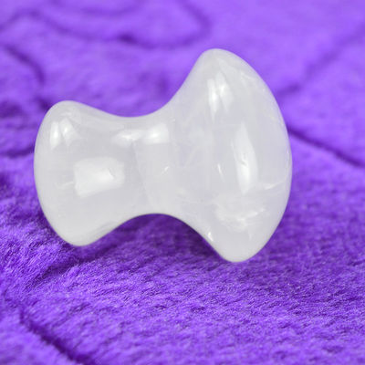Quartz clair Gua Sha pour l'amincissement du visage et le décapage Massage de tout le corps Couverture 41 * 35 mm Forme de pierre de champignon naturel