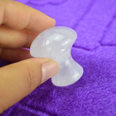 Quartz clair Gua Sha pour l'amincissement du visage et le décapage Massage de tout le corps Couverture 41 * 35 mm Forme de pierre de champignon naturel