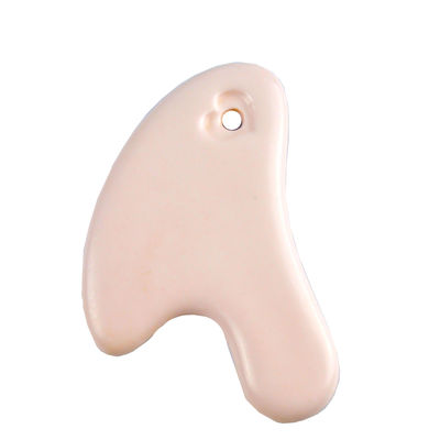 La planche à gratter en céramique en forme de cœur est l'outil idéal pour le massage corporel et le rajeunissement du visage.