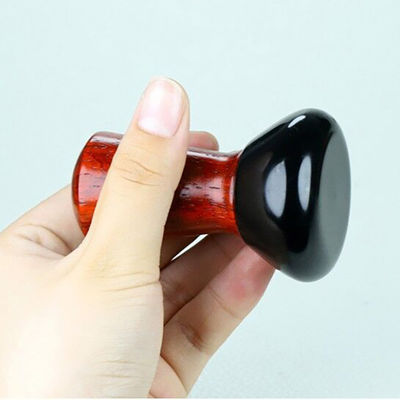 Une bande de massage portable pour la pierre chaude naturelle