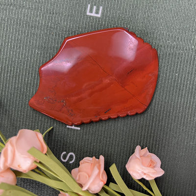 Le jaspe rouge pour le visage Guasha Levé la peau pour raffermir les mains naturelles Guérison de la main Jade Gua Sha Outil de massage du visage Portable et portatif