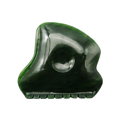 Relaxation complète du corps avec l'outil de massage de néphrite poli de jade Gua Sha
