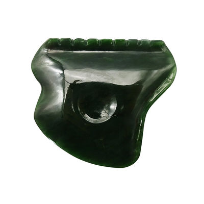 Relaxation complète du corps avec l'outil de massage de néphrite poli de jade Gua Sha