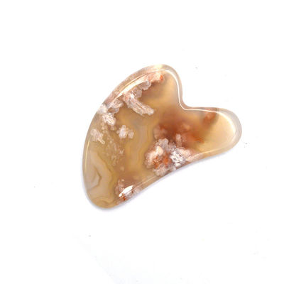 Massageur naturel en forme de cœur fleur de cerisier Agate Gua Sha Board Care Outil de massage Guasha avec logo personnalisé