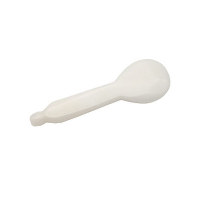 Un bâton de massage Gua Sha en jade blanc pour le massage facial et le point d'acupuncture