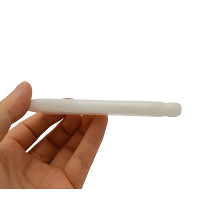 Un bâton de massage Gua Sha en jade blanc pour le massage facial et le point d'acupuncture