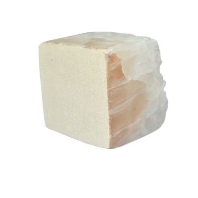 Caractéristique régionale Diffuseur d'arôme d'huile essentielle en forme de cube rose avec pierre glaciaire de jade cristallin irrégulier