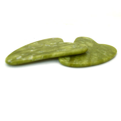 Vert 7.6cm*5.5cm*0.2cm Xiuyan Jade Forme de cœur Facial Jade Guasha Massageur Tableau Gua Sha Massage Outil pour les soins de santé