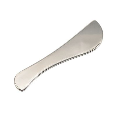 Améliorez votre routine de soins de la peau avec des outils de massage en métal argenté et en titane