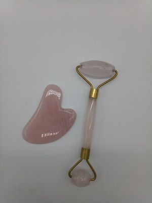 Un ensemble de rouleaux de pierre de jade pour le massage de la peau du visage outil Gua Sha relaxant anti-âge lutte contre les rides quartz rose