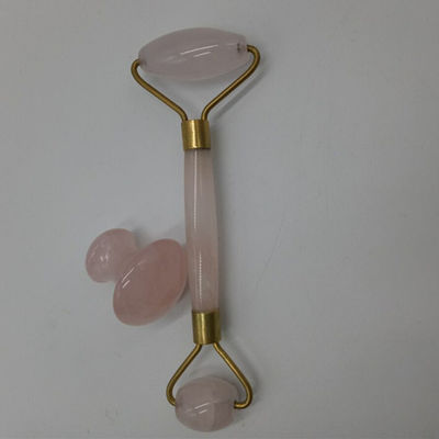 Un ensemble de rouleaux de pierre de jade pour le massage de la peau du visage outil Gua Sha relaxant anti-âge lutte contre les rides quartz rose