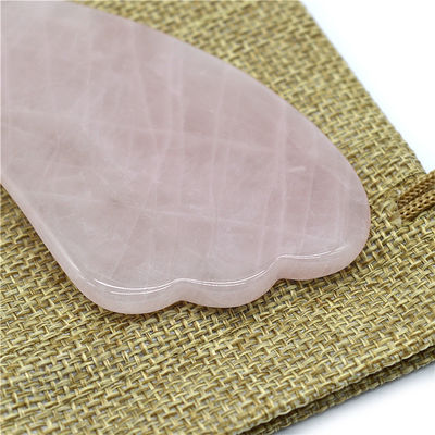 Outil de massage Gua Sha au quartz rose noir poli pour le traitement naturel du visage