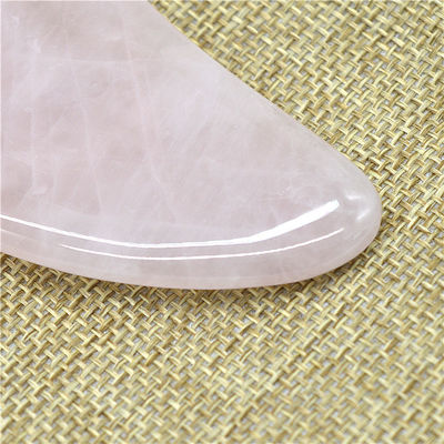 Outil de massage Gua Sha au quartz rose noir poli pour le traitement naturel du visage
