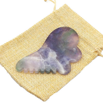 Fluorite arc-en-ciel naturel avec des outils de massage de grattage de gua sha colorés 95 * 55 mm