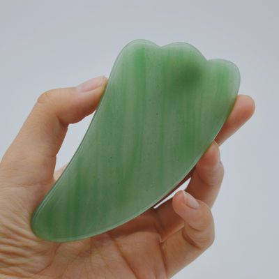 Découvrez les propriétés curatives de l'aventurine verte naturelle de jade Gua Sha massage de rasage pour masseur de corps