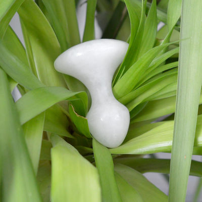 Logo personnalisé Outil de massage Gua Sha de jade blanc pour le visage et le cou