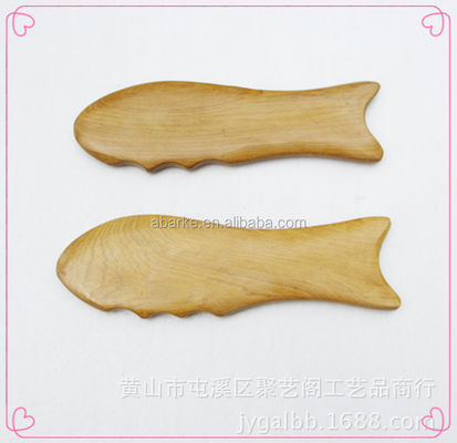 Outil en bois en forme de poisson en forme de gua sha parfait pour le massage et la désintoxication