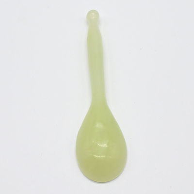 Soins du corps Xiuyan Jade Gua Sha Outil de massage en forme de cuillère verte Outil de scarification de Guasha pour la santé et le bien-être